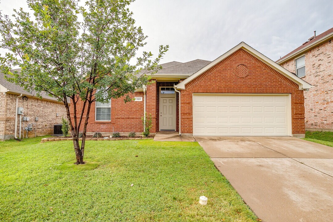 624 Horn St in Crowley, TX - Foto de edificio