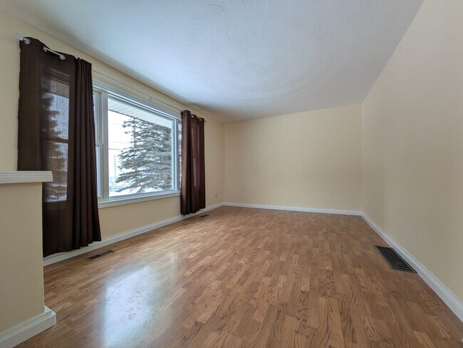 2334 Hamilton Rd in Quinte West, ON - Building Photo - Building Photo