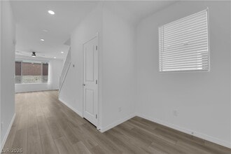 10239 Estancia Hl St in Las Vegas, NV - Building Photo - Building Photo