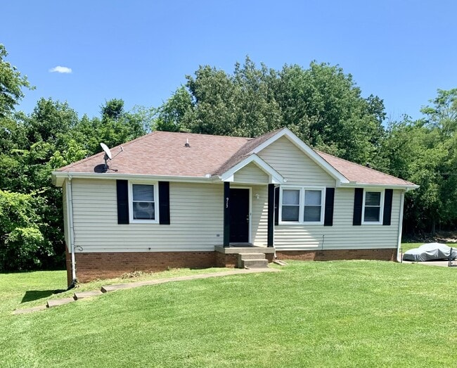 913 Poppy Dr in Clarksville, TN - Building Photo - Building Photo