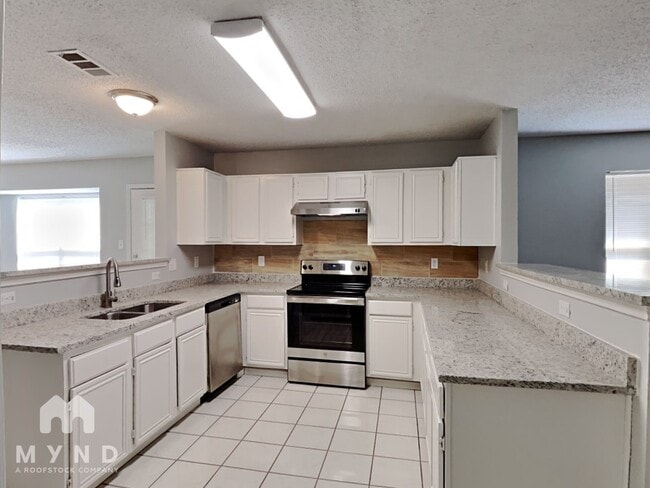 909 Shady Brook Ln in Cedar Hill, TX - Foto de edificio - Building Photo