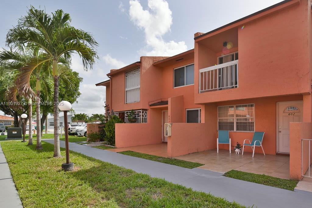 11365 SW 2nd St in Miami, FL - Building Photo