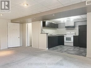 26 Millcliff Cir in Aurora, ON - Building Photo - Building Photo