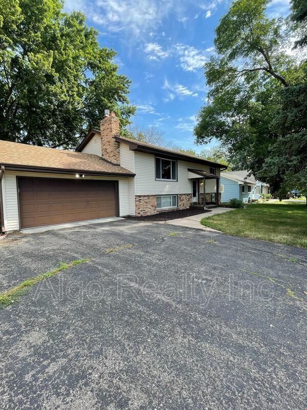 9300 30th Ave N in Minneapolis, MN - Building Photo - Building Photo