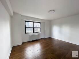 E 88th St, Unit 16Z in New York, NY - Building Photo