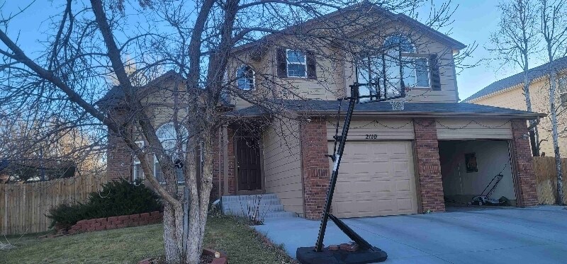 2110 S Uravan St in Aurora, CO - Foto de edificio
