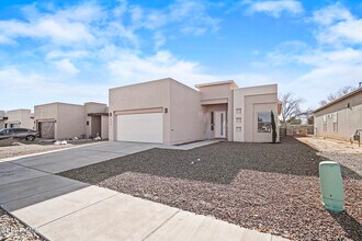 444 Deserts Dr in Socorro, TX - Building Photo - Building Photo