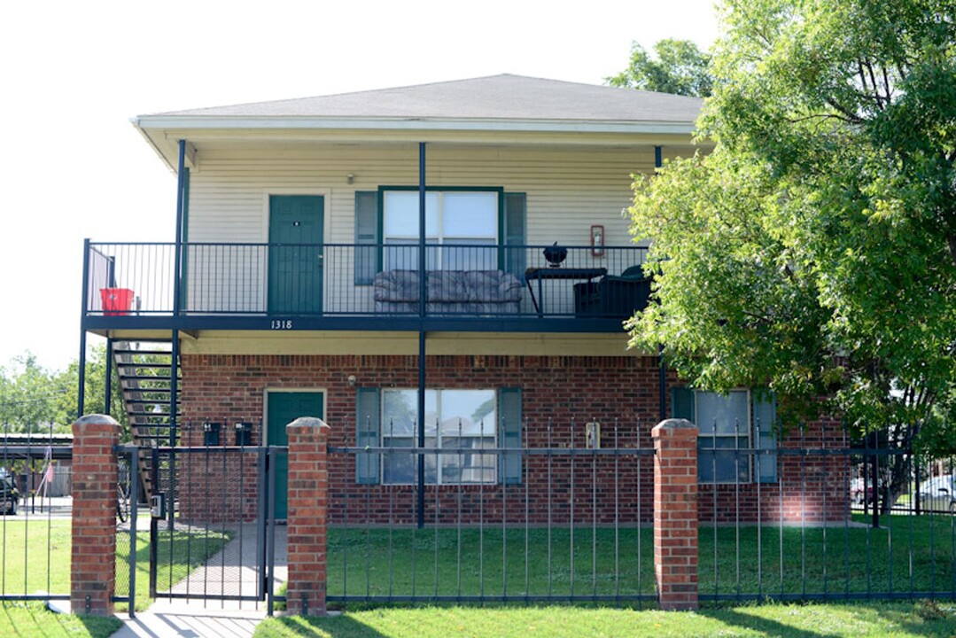 1318 James Ave in Waco, TX - Building Photo