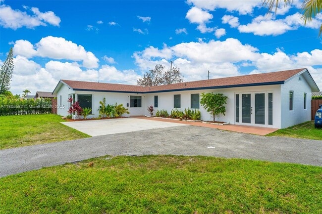 12205 SW 42nd St in Miami, FL - Building Photo - Building Photo