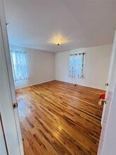 2 Walker Ave in Syosset, NY - Building Photo - Building Photo