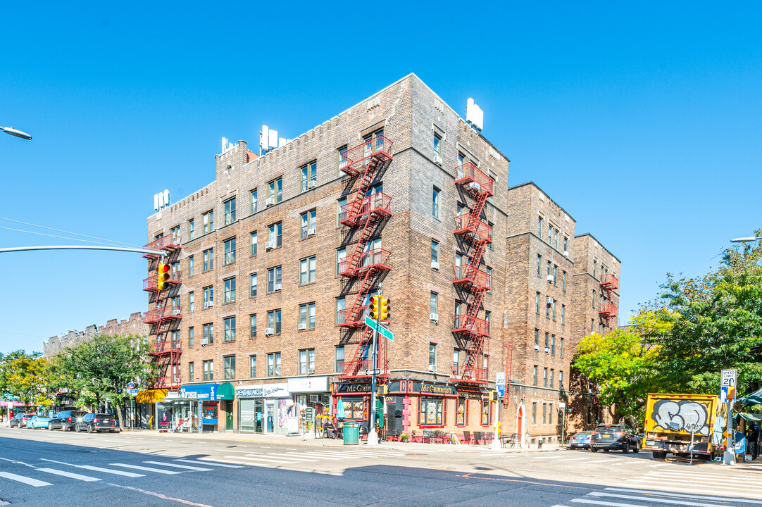 4411-4419 Queens Blvd in Sunnyside, NY - Building Photo