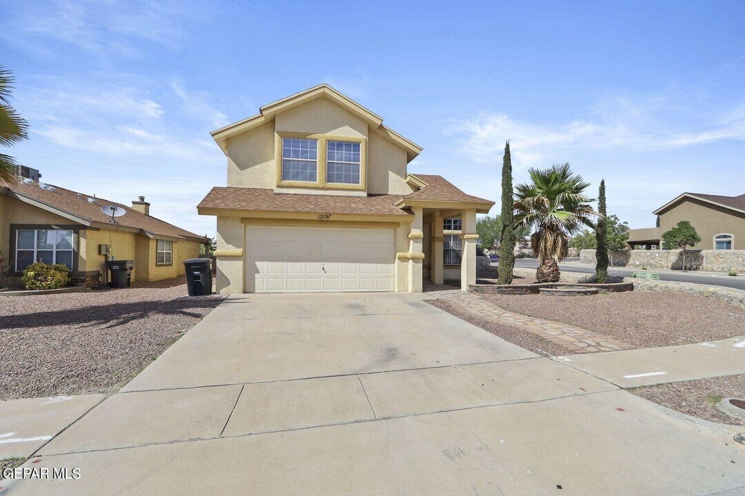 12197 Sun Ray in El Paso, TX - Building Photo