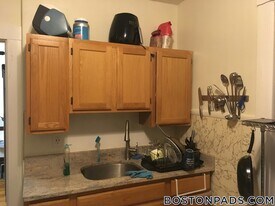 157 Summer St, Unit 8F in Somerville, MA - Building Photo