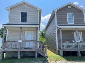 5164 Main St in Chincoteague, VA - Building Photo