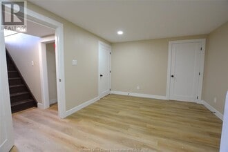 1935 Todd Ln in Windsor, ON - Building Photo - Building Photo