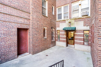 586 West 215Th Street in New York, NY - Building Photo - Building Photo