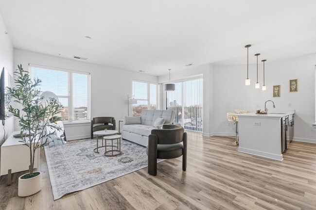 1121 Laurel St in Indianapolis, IN - Foto de edificio - Building Photo