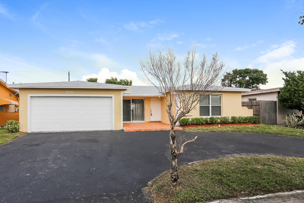 9691 NW 24th St in Sunrise, FL - Building Photo