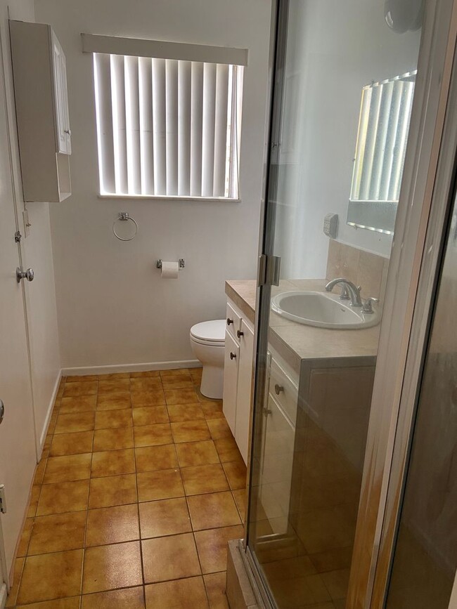 121 Santa Ynez St in Santa Barbara, CA - Building Photo - Building Photo