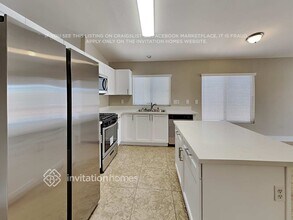 682 Emerald City Ave in Las Vegas, NV - Building Photo - Building Photo