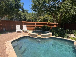 1631 Thrush Ct Cir in San Antonio, TX - Foto de edificio - Building Photo