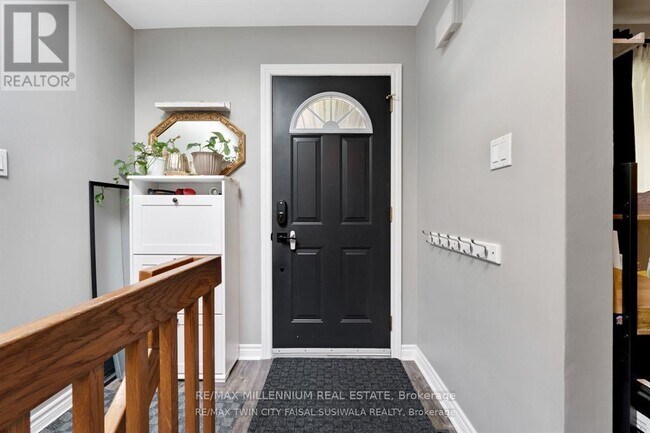 158 Coach Hill Dr in Kitchener, ON - Building Photo - Building Photo