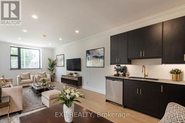 16 Hincks St in St Thomas, ON - Building Photo - Building Photo