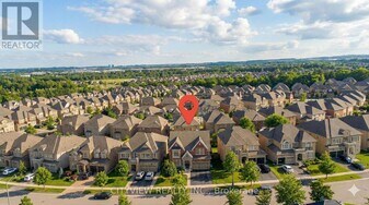 12 Fort Williams Dr in Brampton, ON - Building Photo