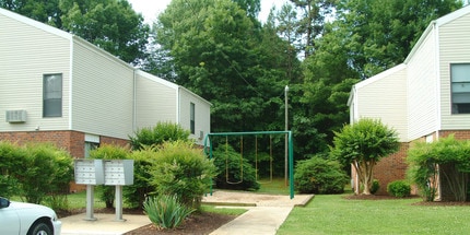 Giles Apartments in Amelia Court House, VA - Foto de edificio - Building Photo