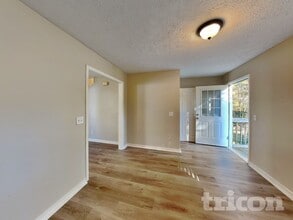 3721 Cherokee Overlook Dr in Canton, GA - Building Photo - Building Photo