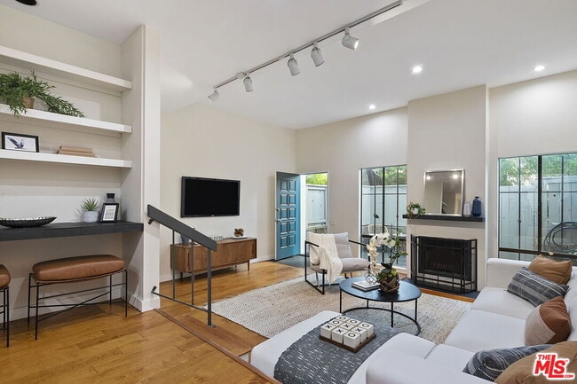 property at 1220 Manning Ave