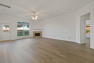 4111 Mustang Rd in Pearland, TX - Building Photo - Building Photo