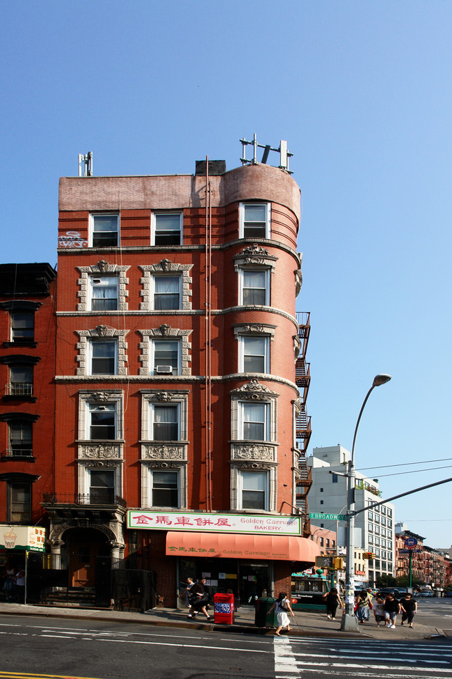 162 E Broadway in New York, NY - Building Photo - Building Photo