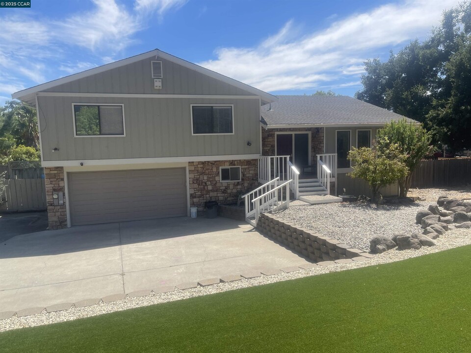 971 Livorna Rd in Alamo, CA - Building Photo