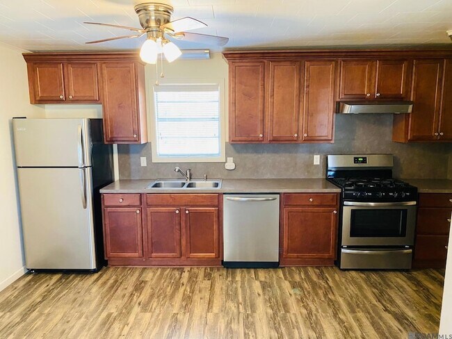 45026 Fontenot Rd in Saint Amant, LA - Foto de edificio - Building Photo