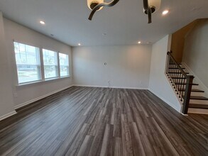 403 Parker Sta Ave in Fuquay Varina, NC - Foto de edificio - Building Photo