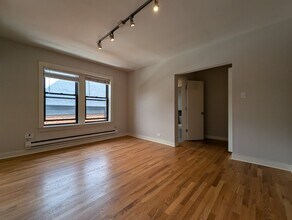 2430 N Kedzie Blvd, Unit 108 in Chicago, IL - Building Photo - Building Photo