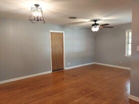 4933 Nina Lee Ln in Houston, TX - Building Photo