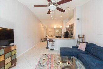 821 Normandy Trace Rd in Tampa, FL - Building Photo - Building Photo