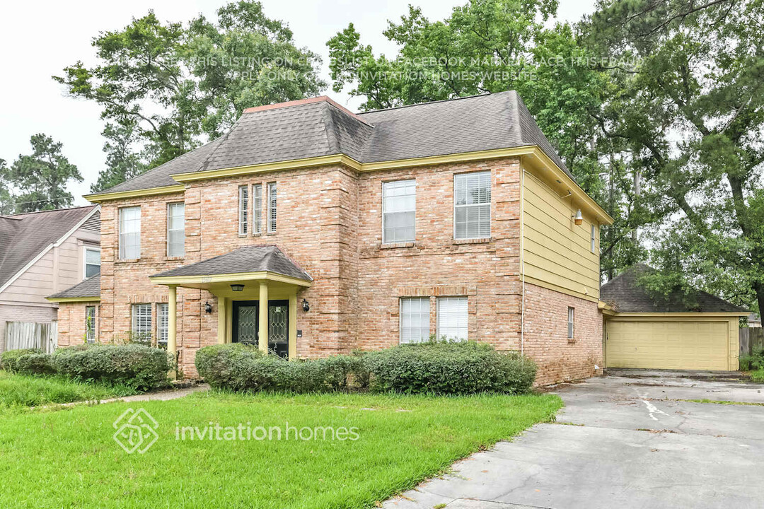 15407 Pebble Bend Dr in Houston, TX - Building Photo