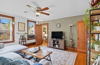 62 Maple St, Unit Upper Level in Duplex in Easthampton, MA - Building Photo - Building Photo