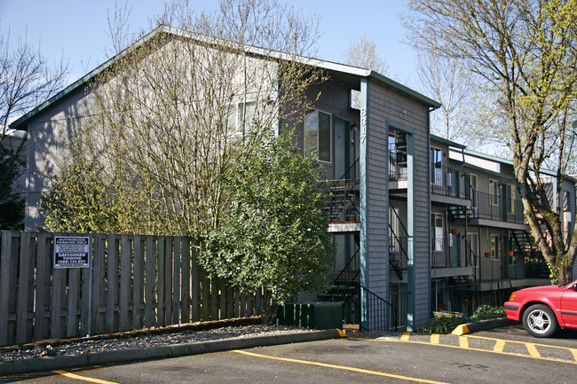 The Grail Apartments in Portland, OR - Building Photo - Building Photo