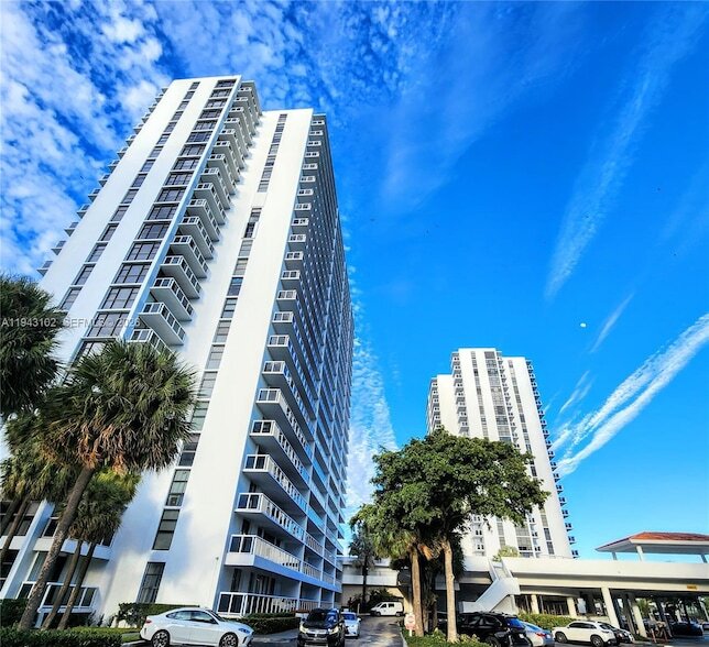 20505 E Country Club Dr, Unit 1635 in Aventura, FL - Building Photo - Building Photo