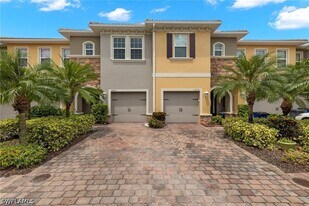 10818 Alvara Way in Bonita Springs, FL - Building Photo