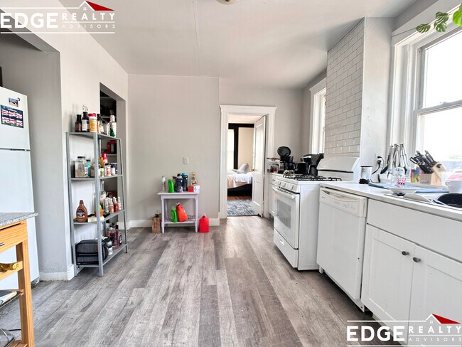 1711 Commonwealth Ave in Boston, MA - Building Photo - Building Photo