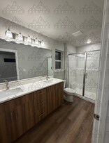 1032 Warco Dr in Cascade Locks, OR - Building Photo