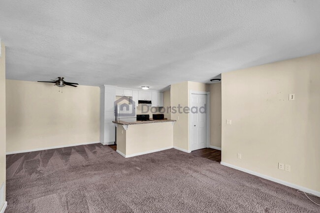 2521 W Sunflower Ave, Unit J 12 in Santa Ana, CA - Building Photo - Building Photo