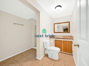 11012 86th Ave NE in Kirkland, WA - Building Photo - Building Photo