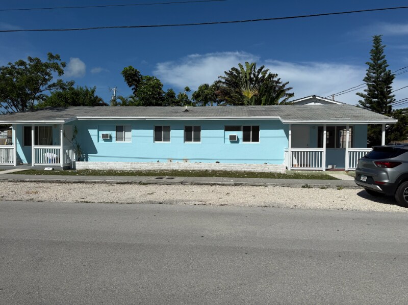 1303-1308 8th St in Key West, FL - Building Photo