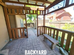 2060 Dewhirst Dr, Unit 3 in Colorado Springs, CO - Foto de edificio - Building Photo